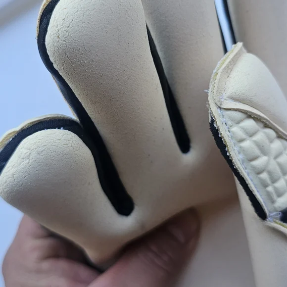 Goalkeeper Gloves Adidas Size 11 - Picture 2 of 6